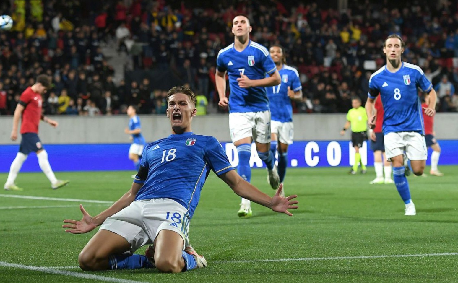 拉波尔塔回应弗洛伦蒂诺：皇马患上巴萨综合症，总是关注我们（拉波尔塔反击弗洛伦蒂诺：皇马陷入“巴萨情结”，总盯着我们）