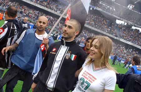 北青：U18男足先和上海当地球队热身；2支国少也有望本月集训（北青：U18国青先与沪上球队热身，两支国少有望本月集训）