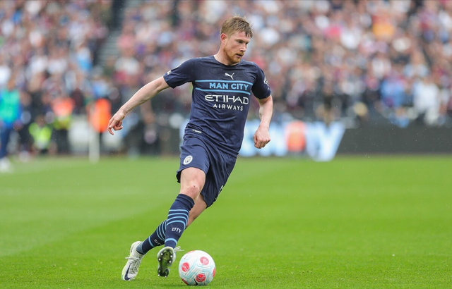 塔拉韦拉后卫：抽到皇马无比激动，最期待与姆巴佩同场竞技（塔拉韦拉后卫：抽中皇马兴奋至极，最盼与姆巴佩同场较量）