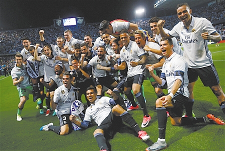 看了四年球了，在专科有一段时间刷抖音频繁给我推多...（看球四年：专科那阵刷抖音老被推某队视频）