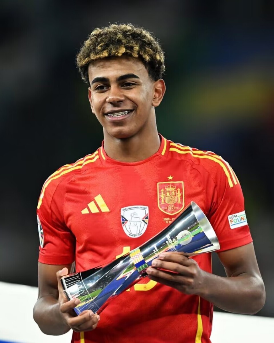 中足联发布2025职业联赛数据：中超场均净比赛时间上升7秒（中足联公布2025赛季数据：中超场均净比赛时间增加7秒）