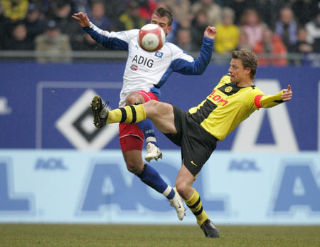 热议海港平柔佛：十分狼狈且侥幸；陈威出色全队血性（海港平柔佛引热议：过程狼狈且侥幸，陈威高光全队有血性）