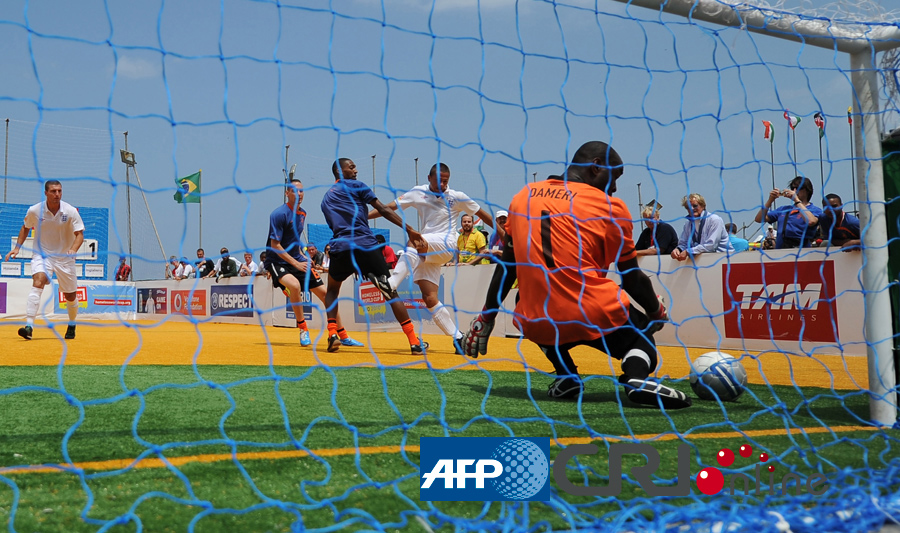 记者：若森林对安德森要价一直很高，曼城会选择埃德松（记者：若森林坚持对安德森高要价，曼城将改选埃德松）