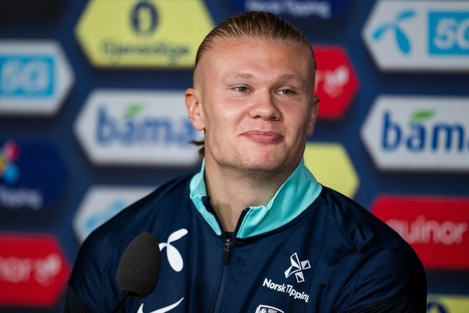 国足球新希望！16岁小将两度戴帽U16国足，如今直接进亚冠大名单！（16岁小将两度戴帽助U16国足，如今直入亚冠名单，国足新希望！）